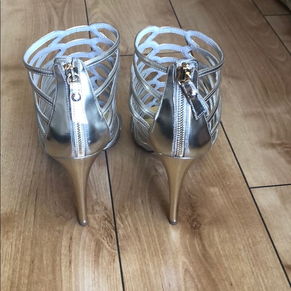 Stuart Weitzman Gold Heels! - Picture 4 of 4